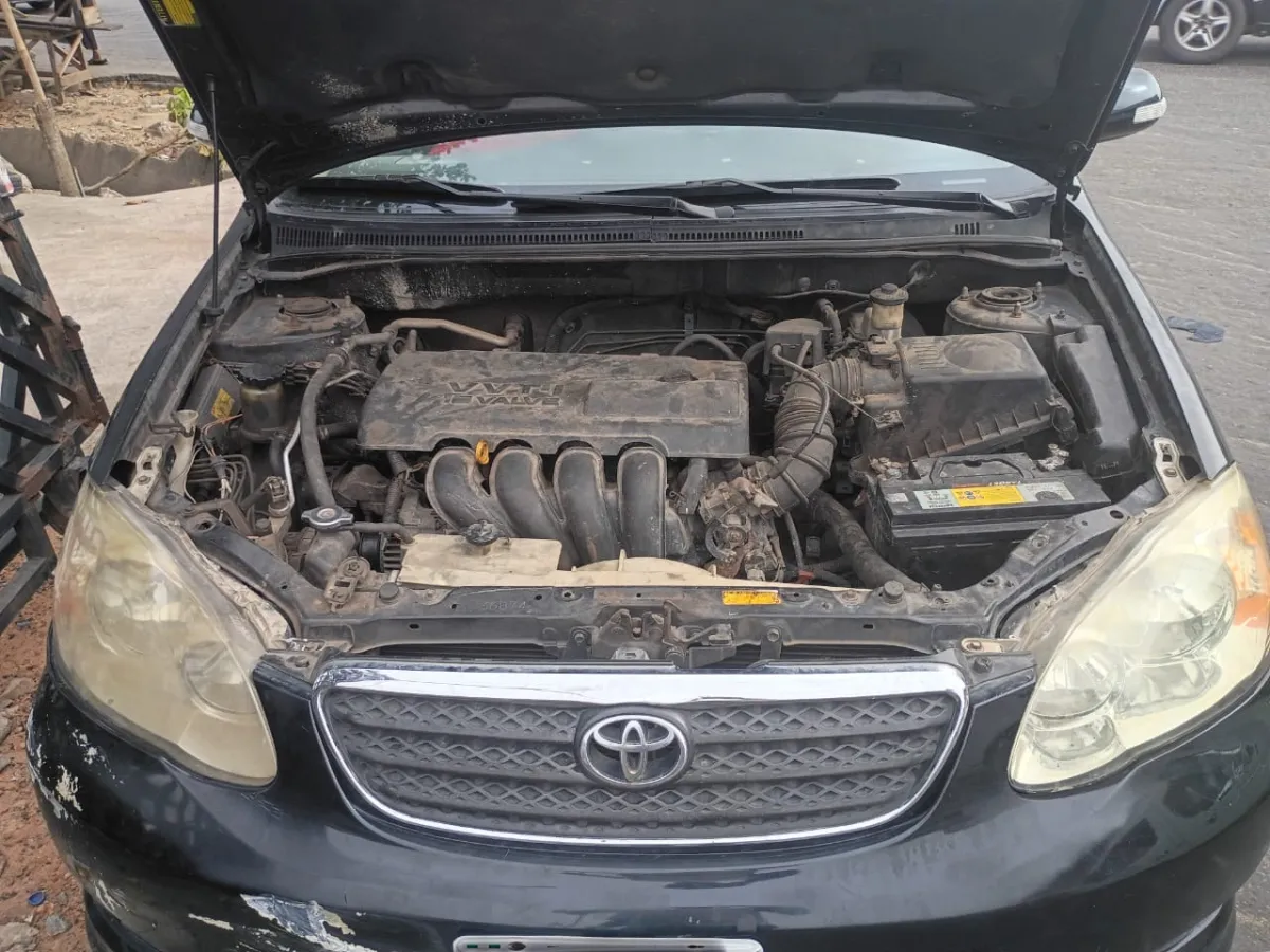 2004 Toyota Corolla Sport - Image 5