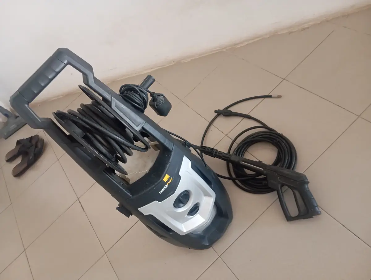 Am selling Airtel 5G Smart Box Router, Pressure Washer, Hisense 55-inch TV - Image 4