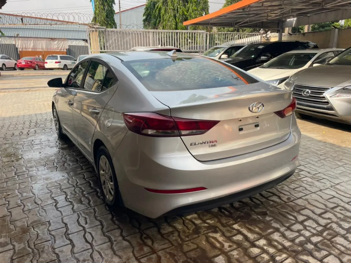 Hyundai elantra - Image 4