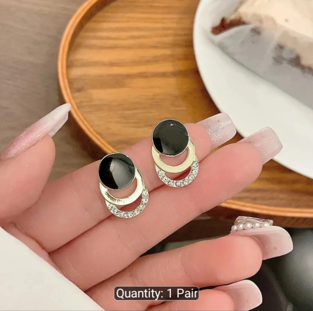 Women geometric acrylic stud earrings - Image 1