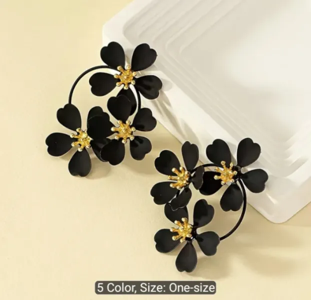 Fashionable and minimalist flower earrings