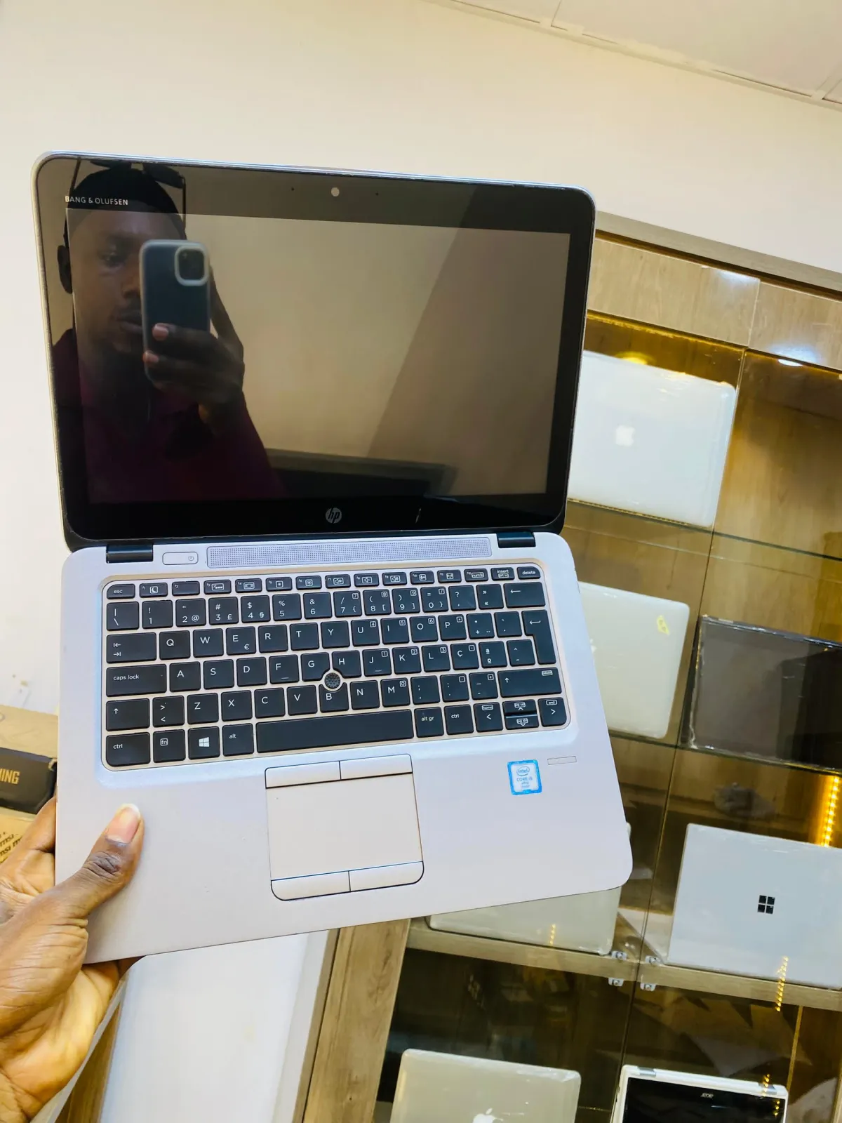 Laptop computer - Image 1