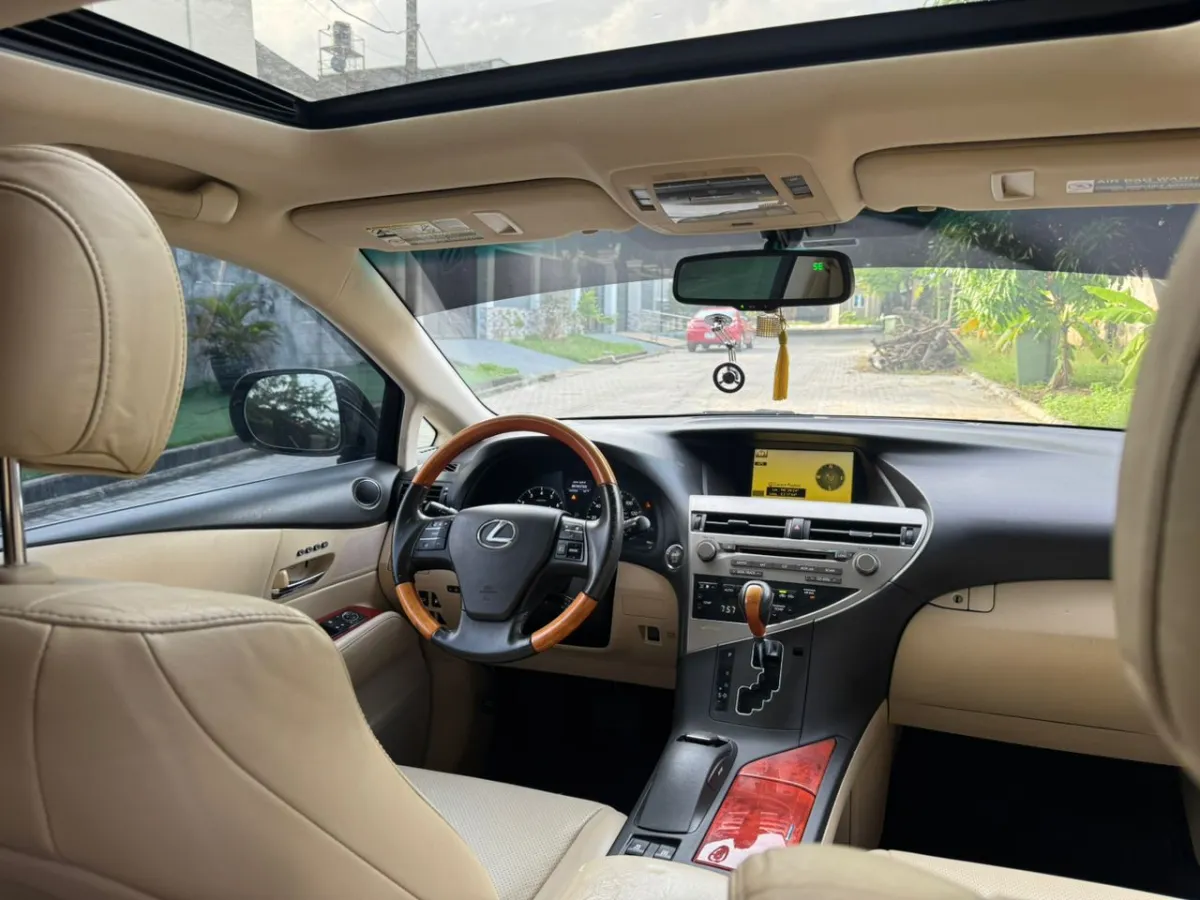 Few Months Used Lexus RX350 2010 Full Option - Image 3