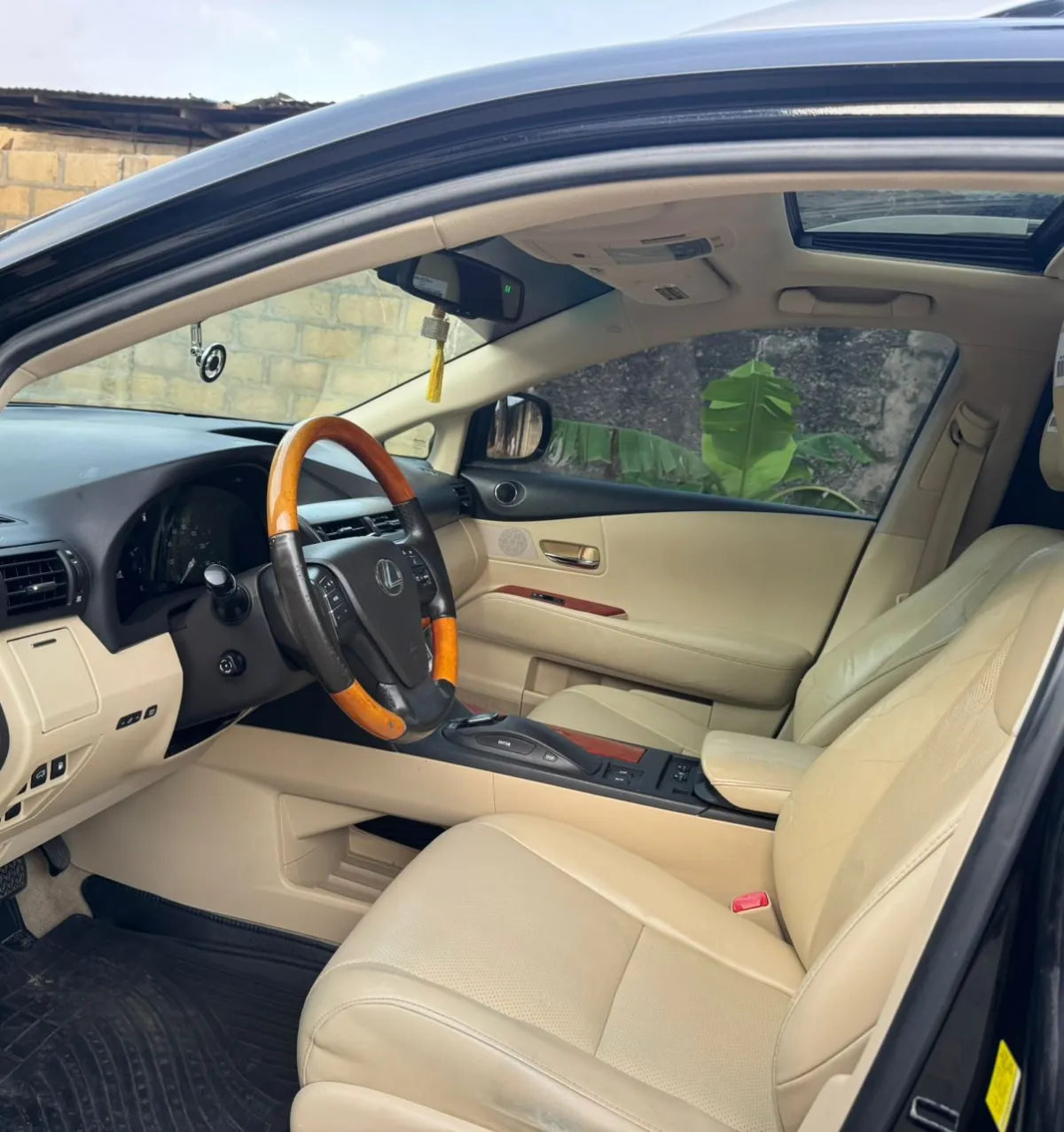 Few Months Used Lexus RX350 2010 Full Option - Image 4