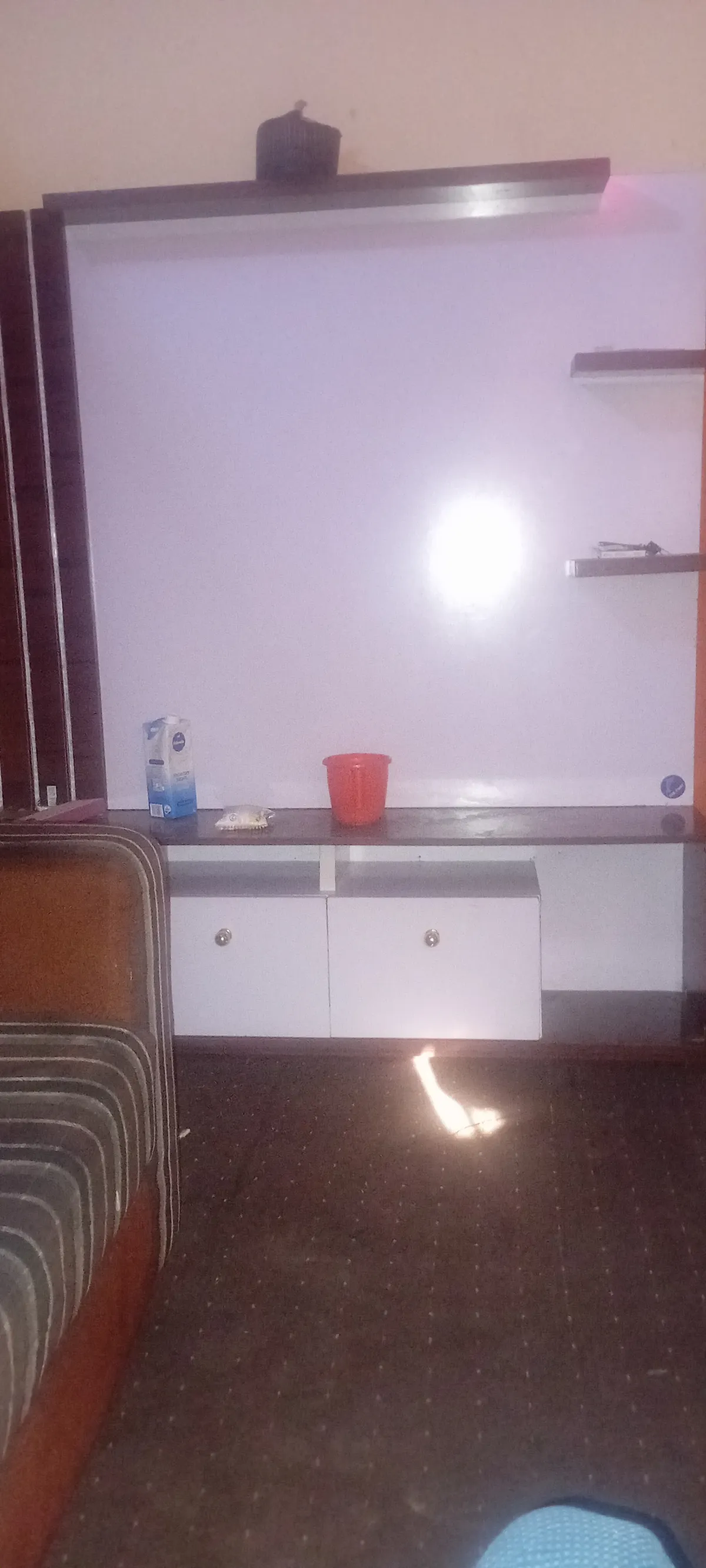 TV stand - Image 1