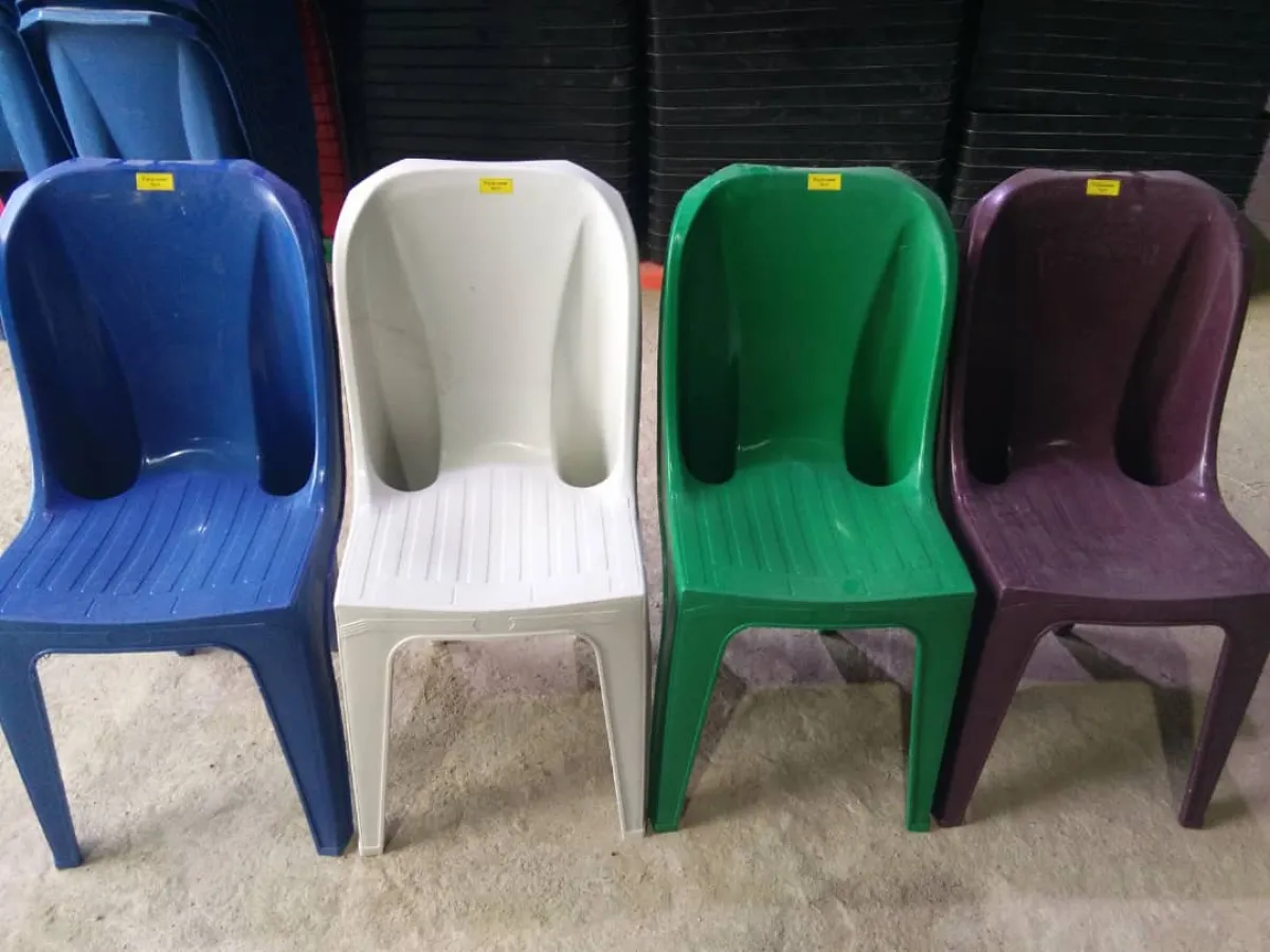 Strong plastic chairs - Image 2