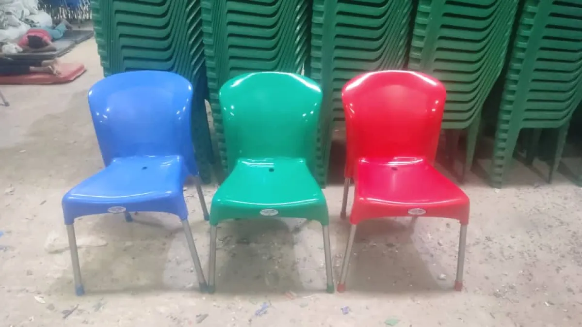 Strong plastic chairs - Image 6