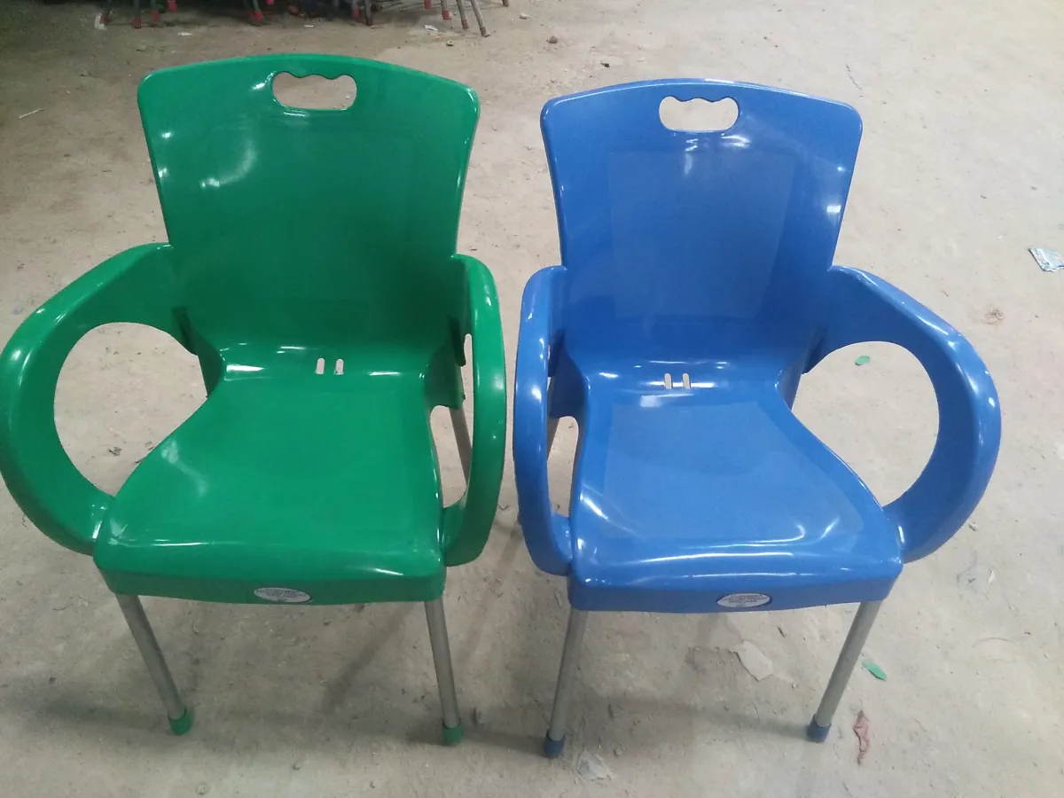Strong plastic chairs - Image 7