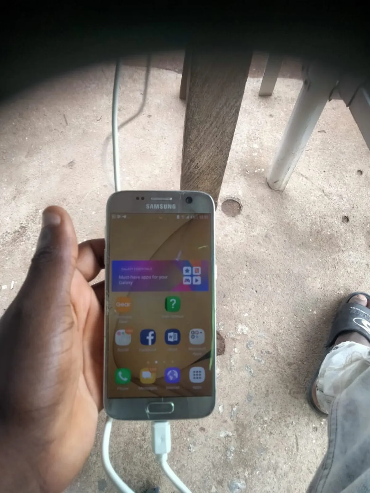 SAMSUNG S7 CRACKED BACK - Image 1