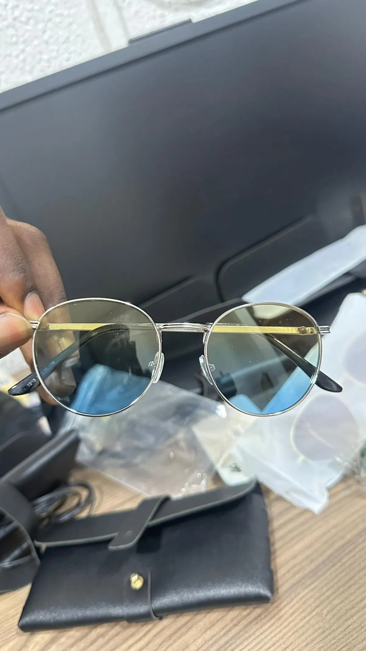 Sun glasses - Image 1
