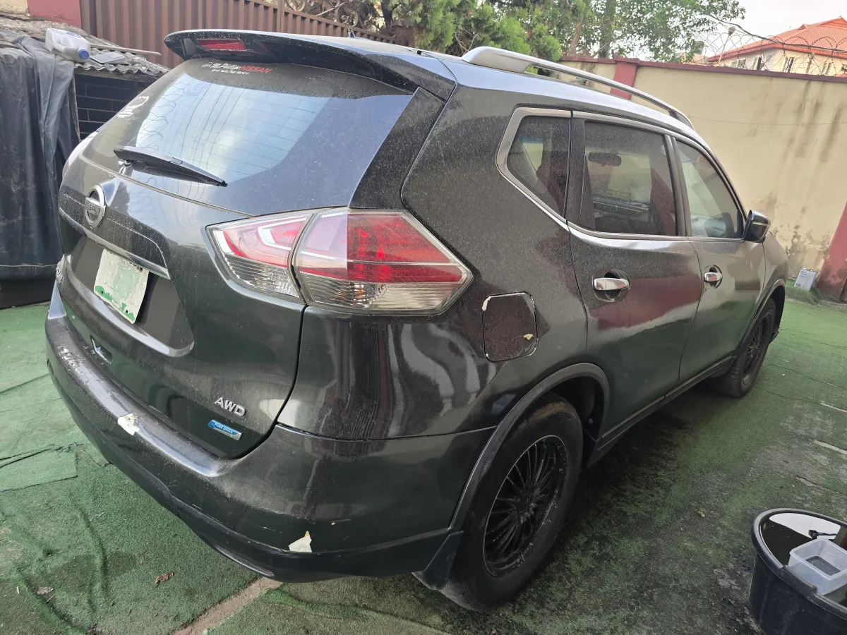 2015 Nissan Rogue - Image 1