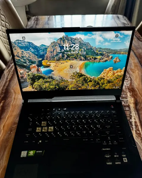 ASUS ROG STRIX GAMING LAPTOP RTX 2060 i7-9th Gen