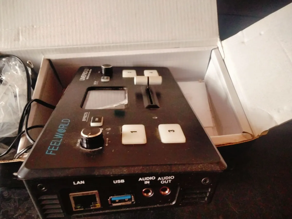3 months used Freeworld Livepro Video Mixer - Image 3