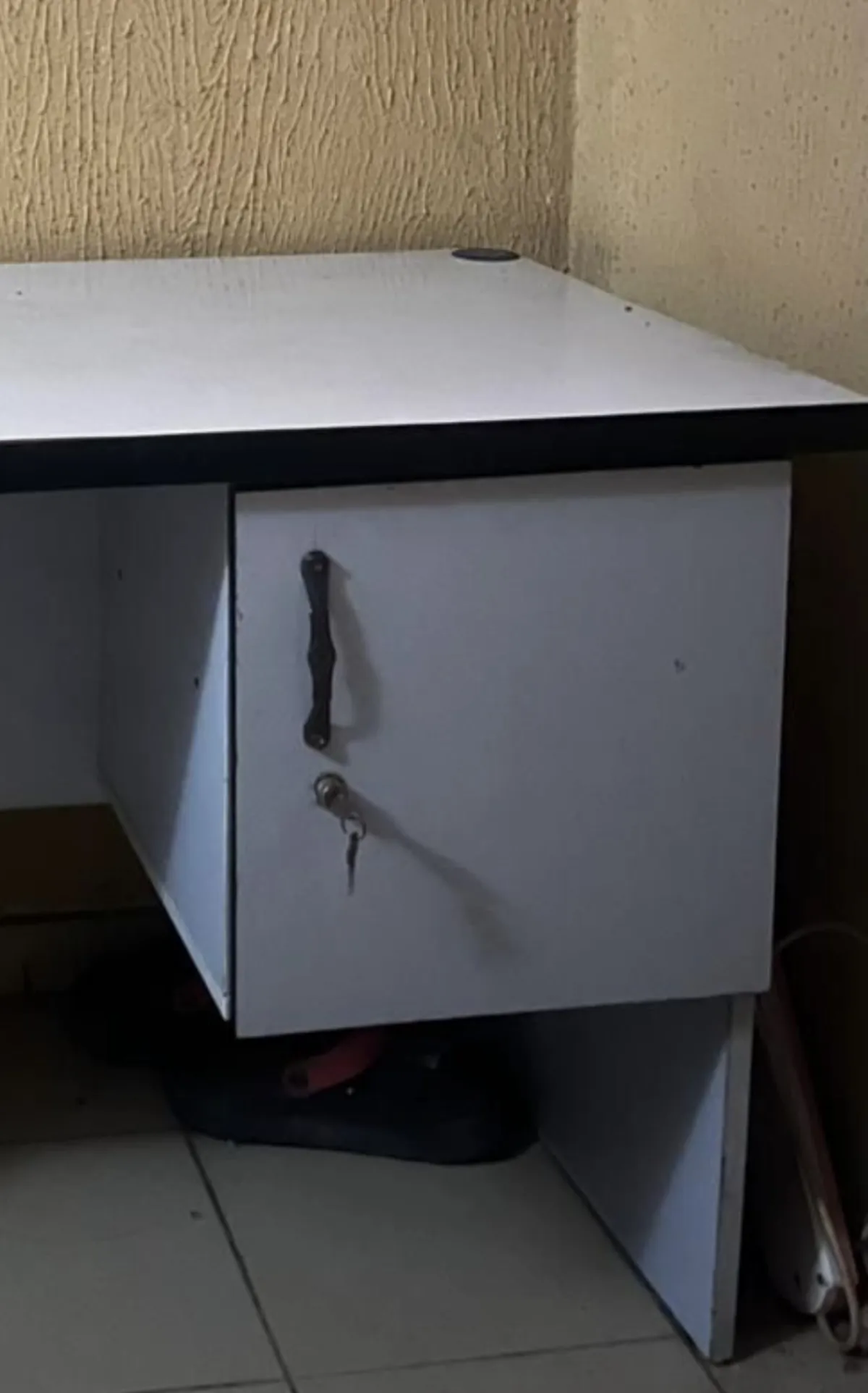 Office Table - Image 3