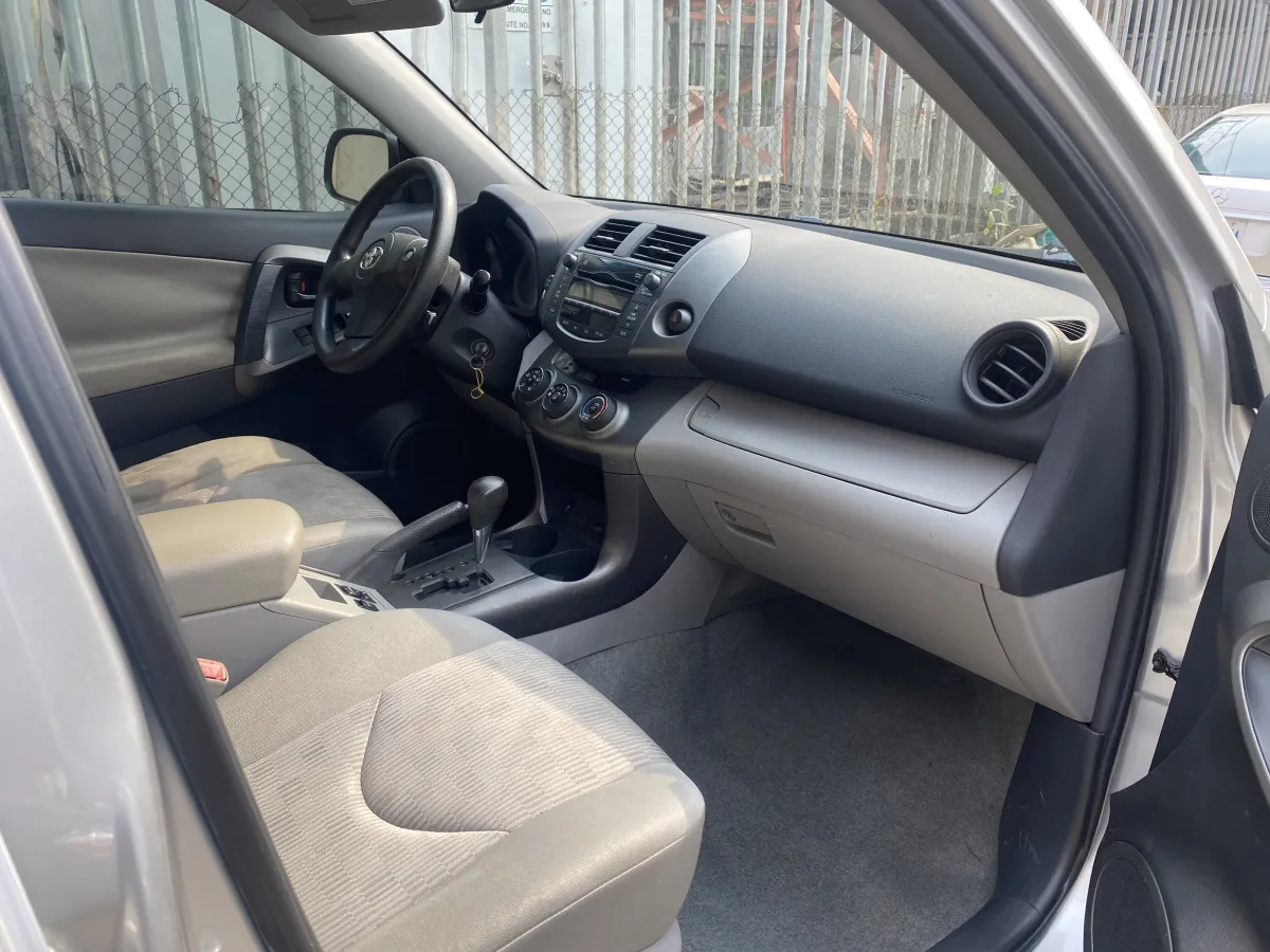 2011 Toyota RAV4 - Image 6