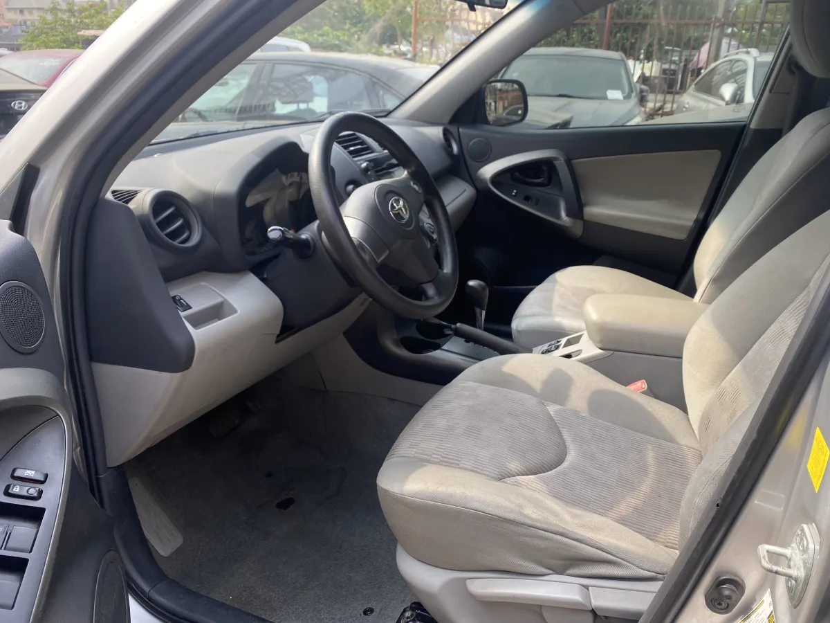 2011 Toyota RAV4 - Image 8