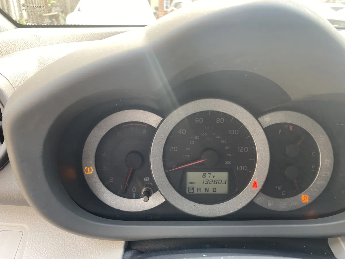 2011 Toyota RAV4 - Image 10