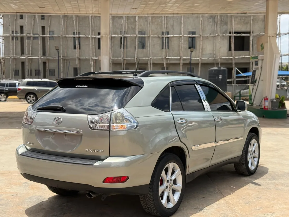 Barely Driven Lexus RX350 2008 Full Option - Image 9