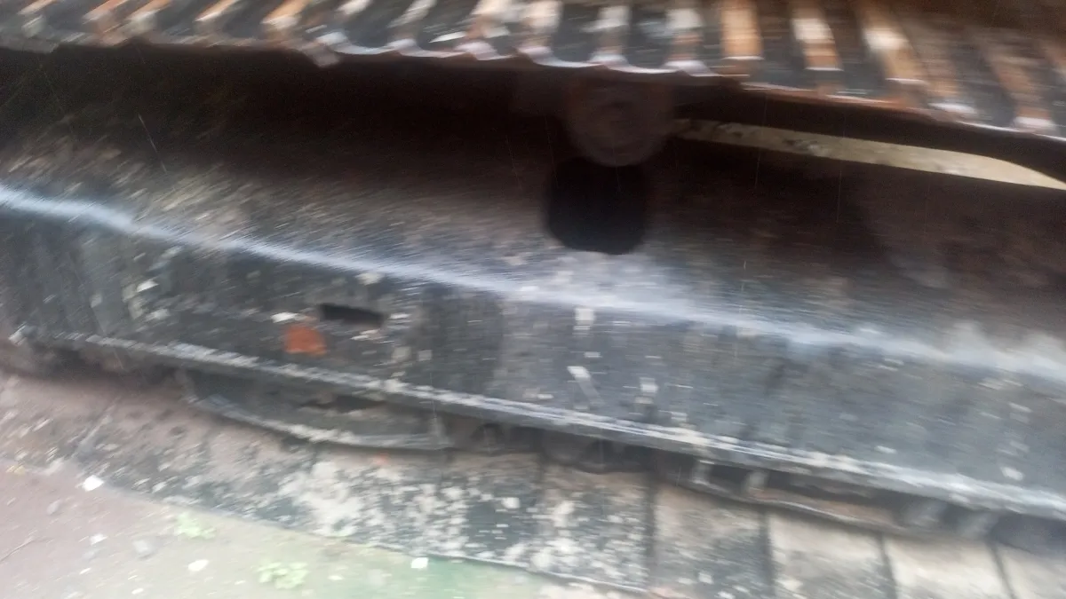 CHINESE TRUCKS AND EQUIPMENTS - Image 4