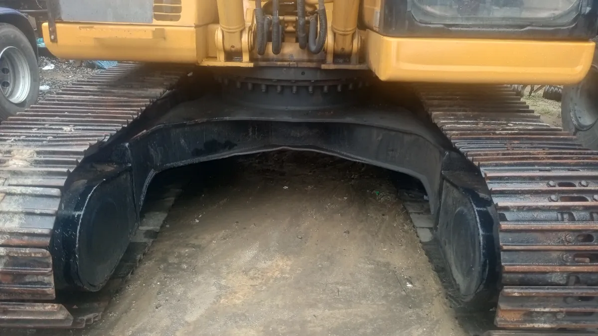 CHINESE TRUCKS AND EQUIPMENTS - Image 5