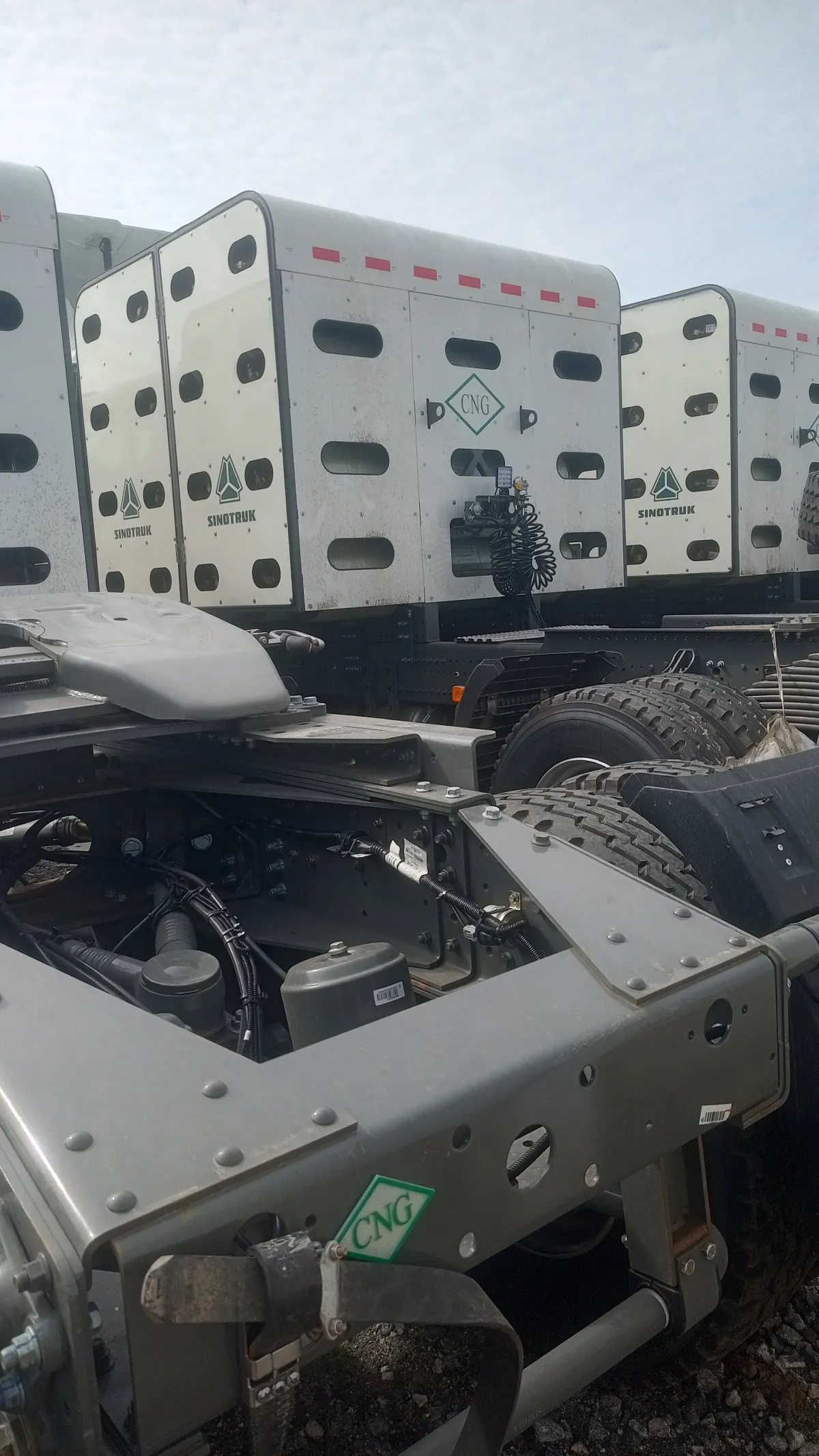 HOWO CNG TRUCK HEAD - Image 2