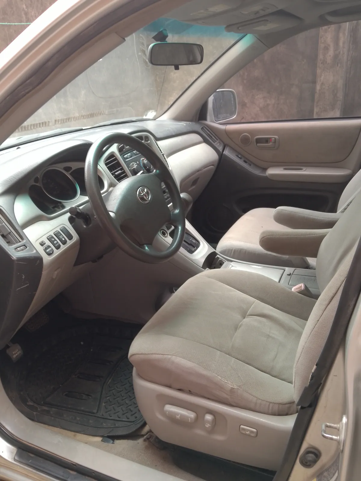 Very clean 2005 Toyota highlander for sale - Image 3