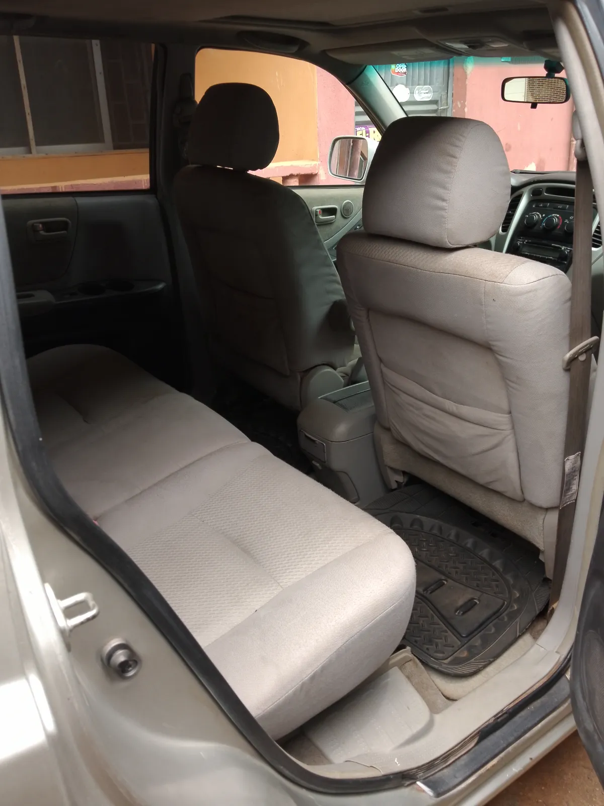 Very clean 2005 Toyota highlander for sale - Image 7