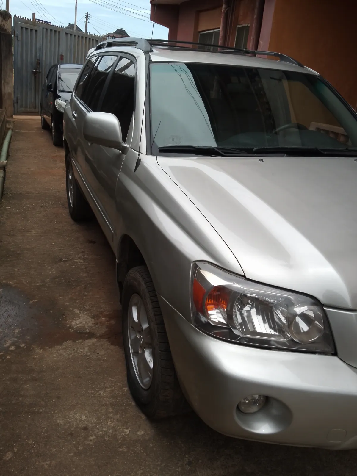 Very clean 2005 Toyota highlander for sale - Image 8