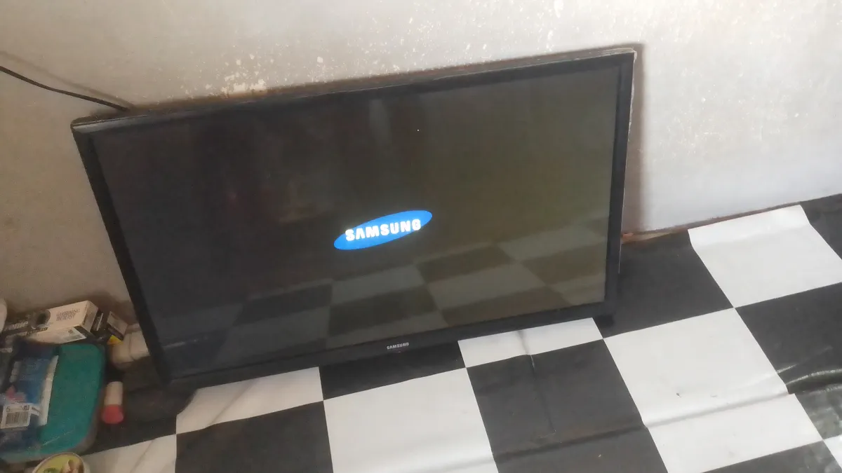 Samsung TV for sale - Image 1