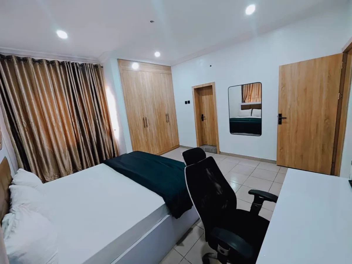 Short let apartment - Image 7