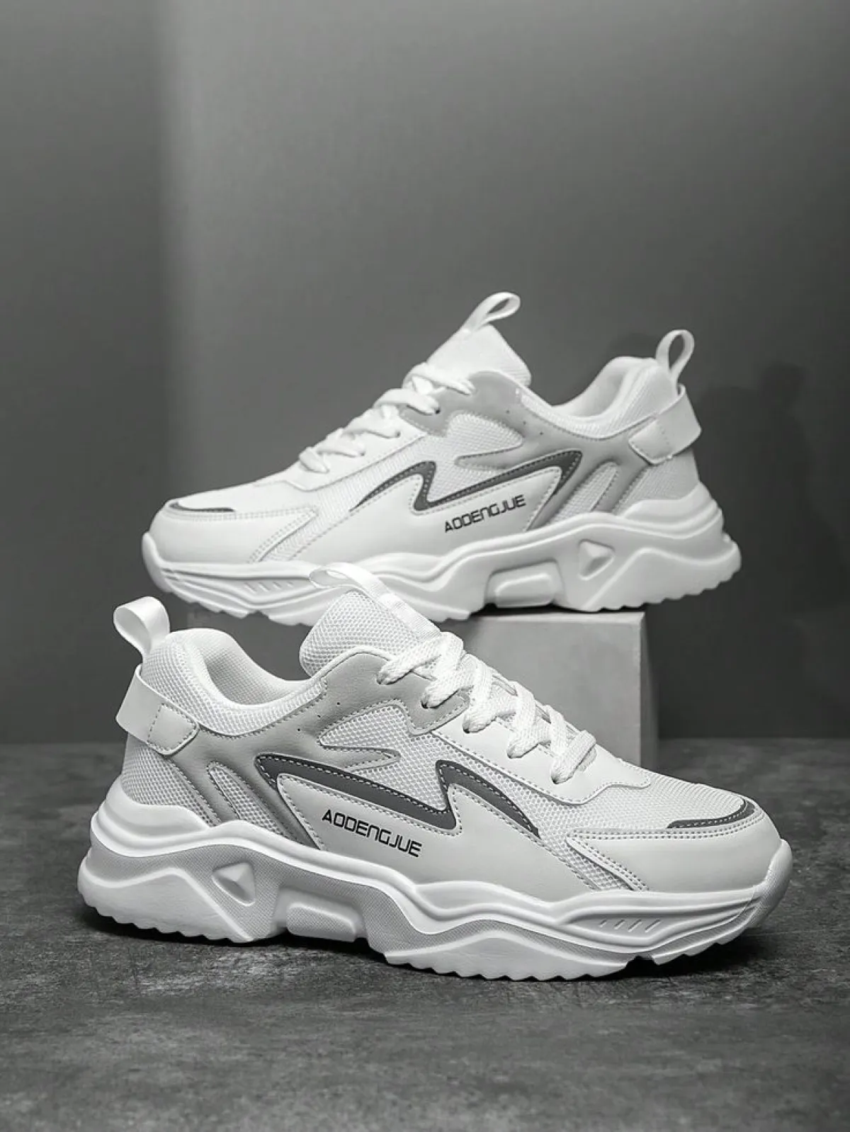 Best Quality Sneakers New Stock Available - Image 1