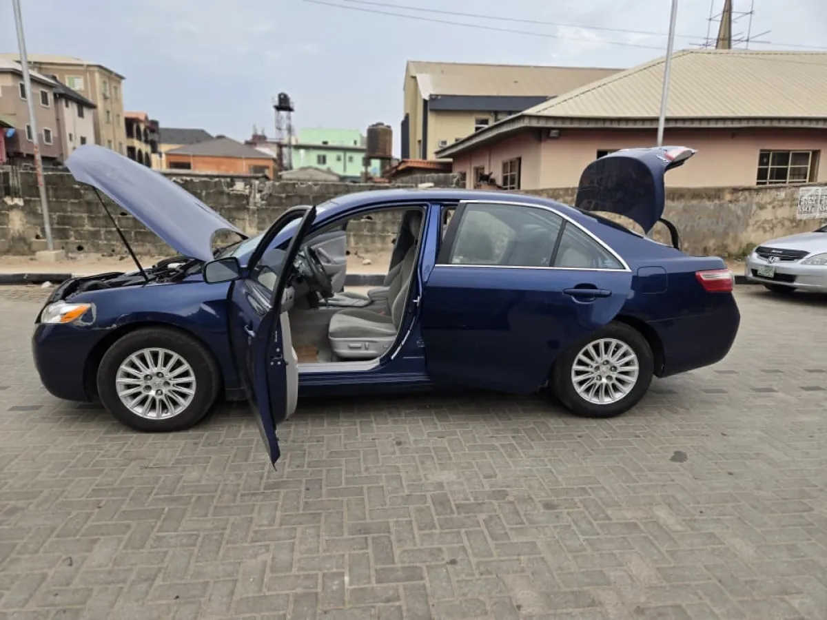 Toyota camry - Image 4