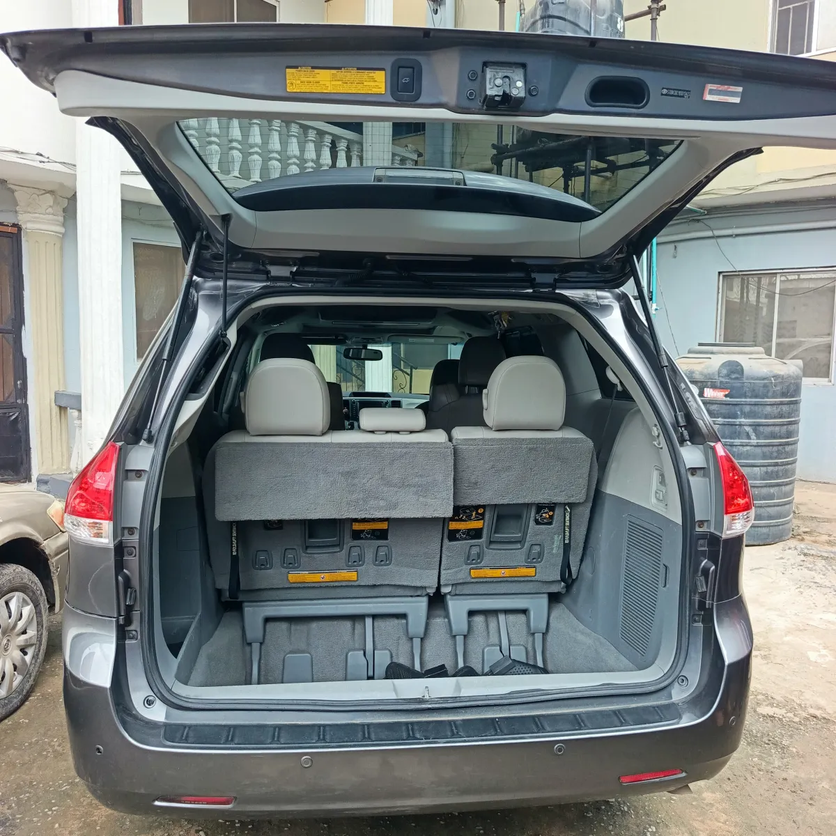 Toyota Sienna - Image 9