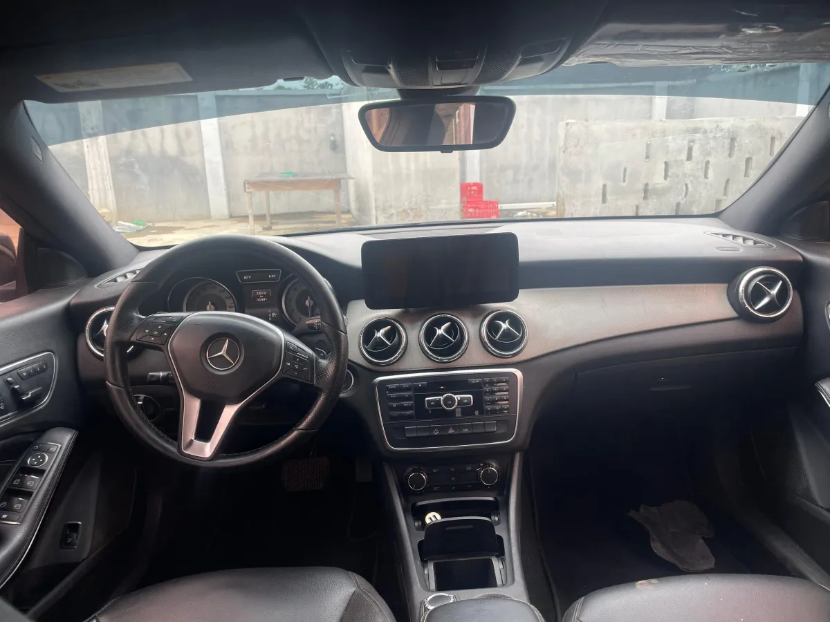 Black CLA 250 2014 - Image 3