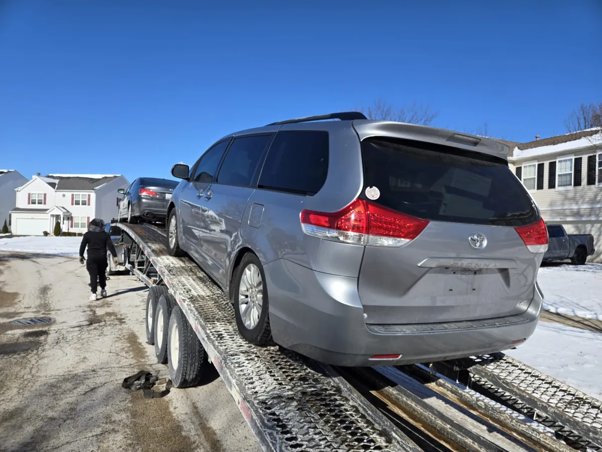 Toyota Sienna XLE 2011 - Image 4