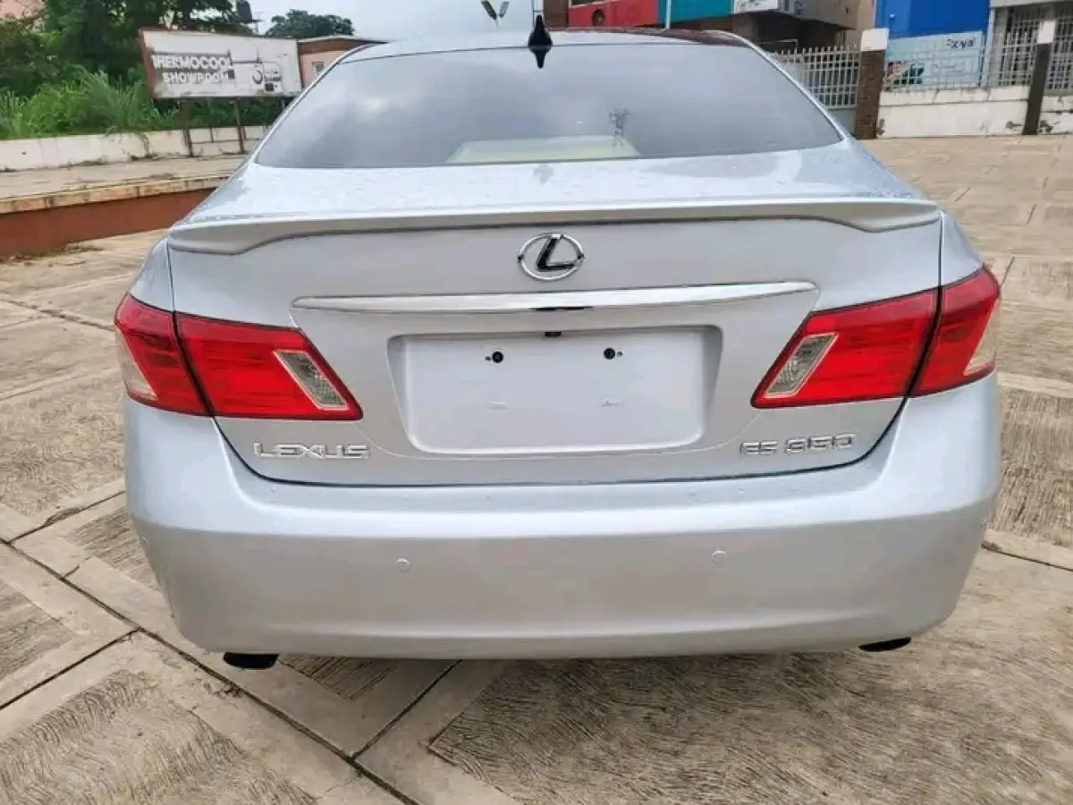 Lexus ES350 everything is working perfectly fine - Image 1