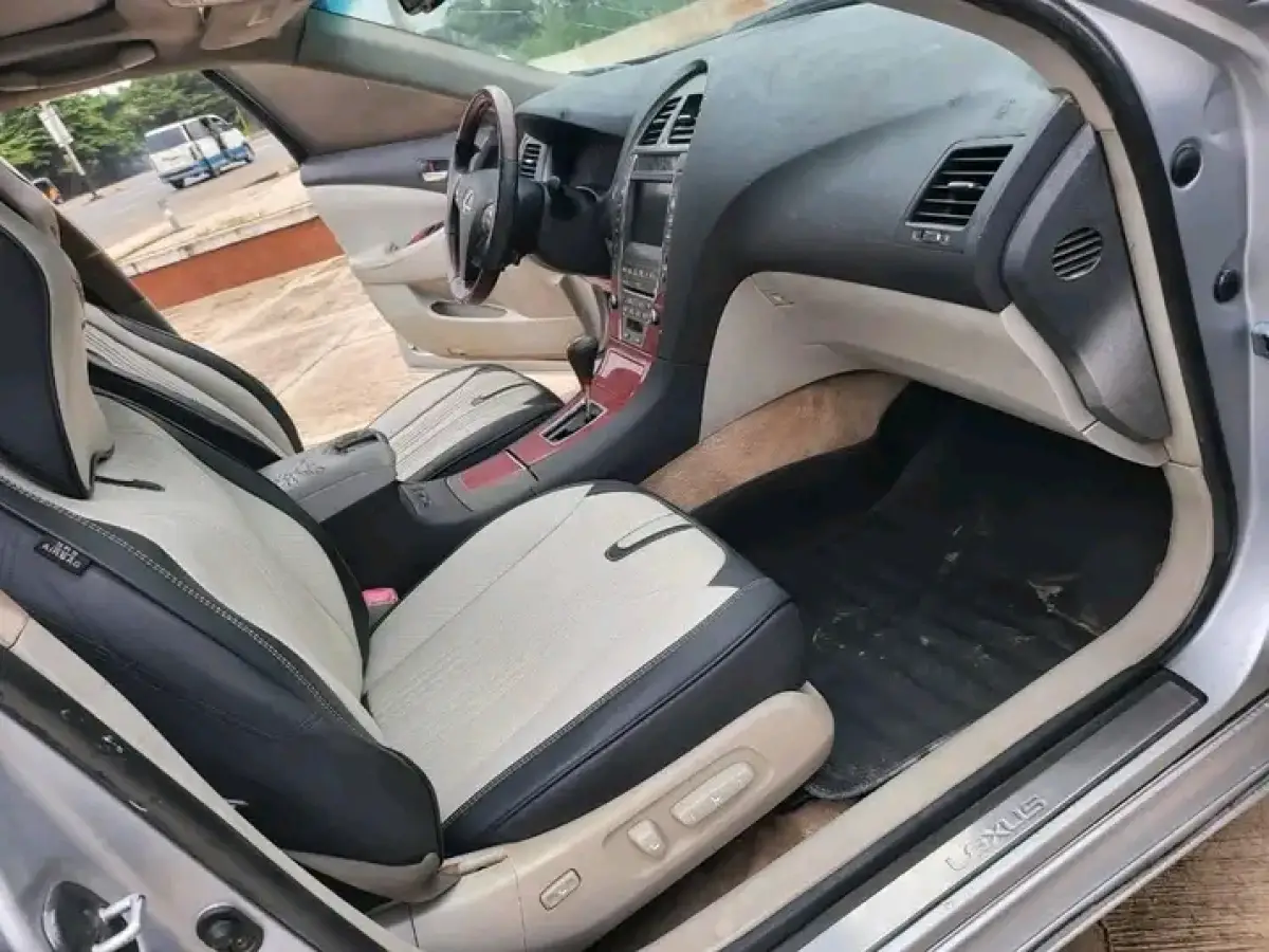 Lexus ES350 everything is working perfectly fine - Image 2