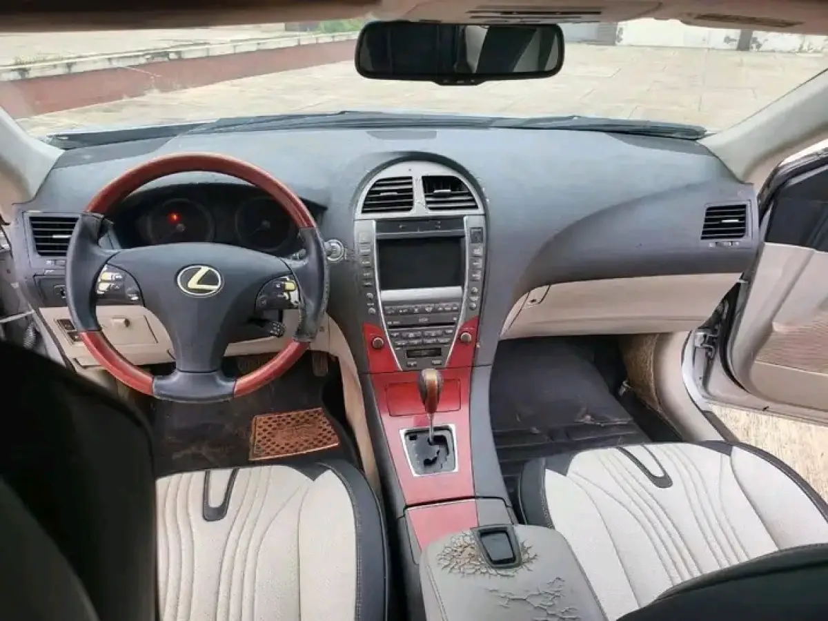 Lexus ES350 everything is working perfectly fine - Image 3