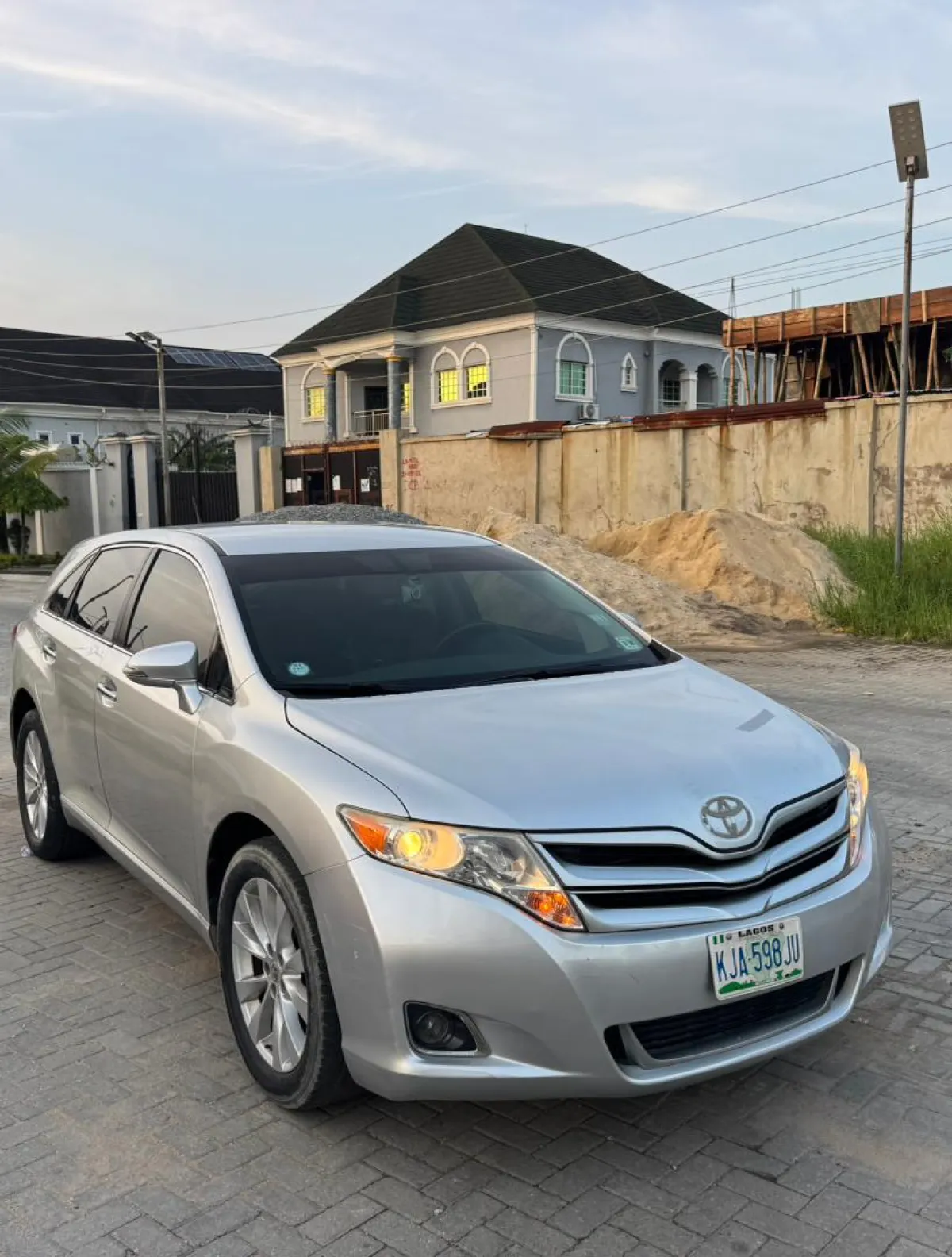 11 Months Barely Driven Toyota Venza 2013 Full Option XLE - Image 6