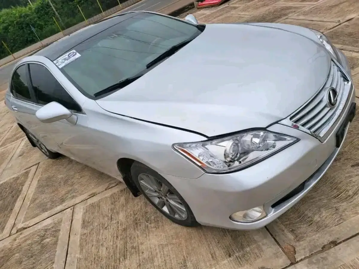 Lexus ES350 everything is working perfectly fine - Image 4