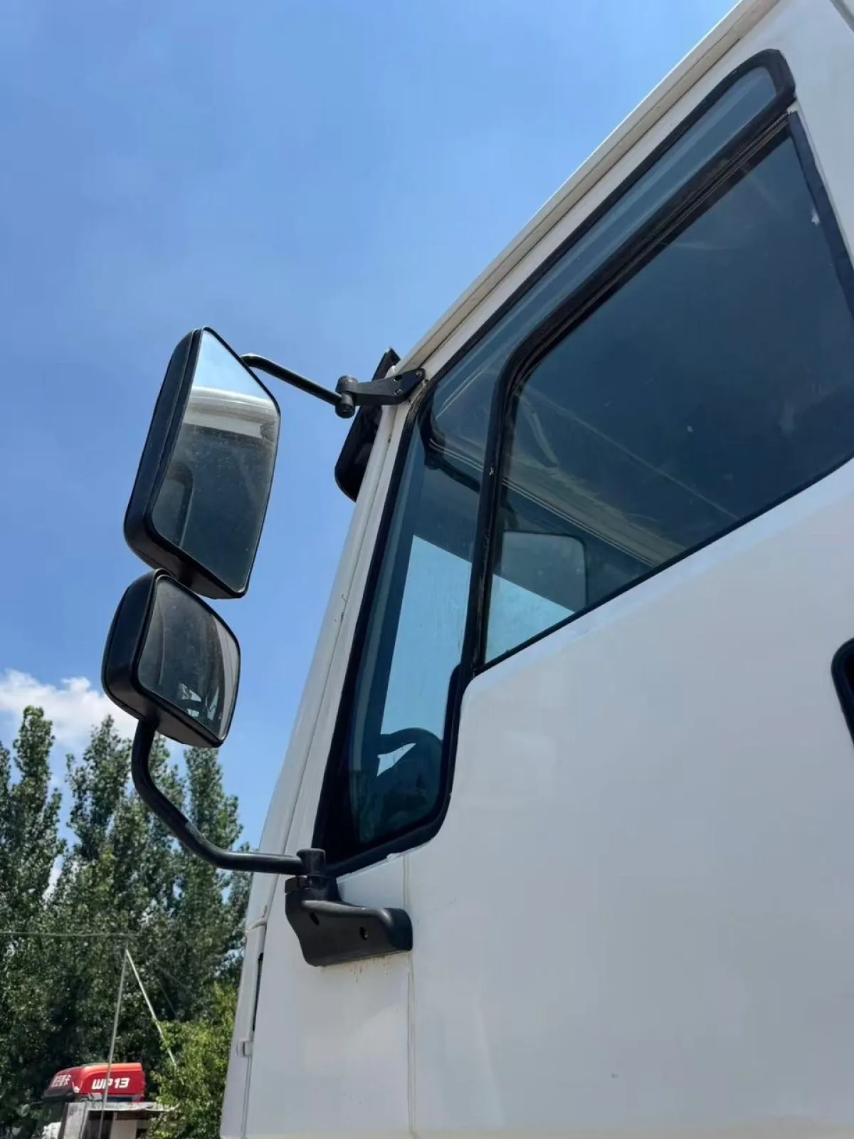 Howo Dump Truck 6x4 37HP 10tyre - Image 4
