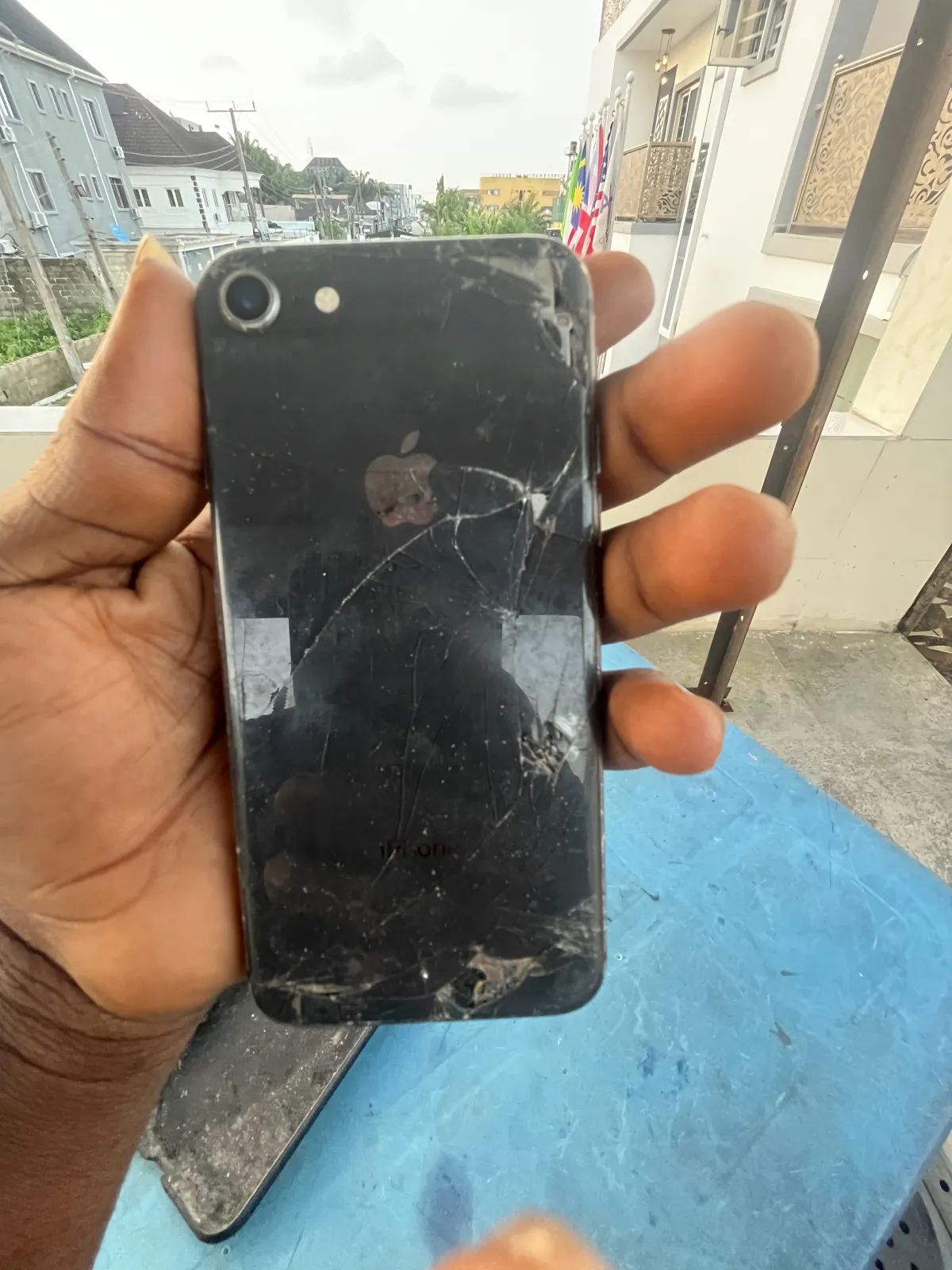 iPhone 8 - Image 4