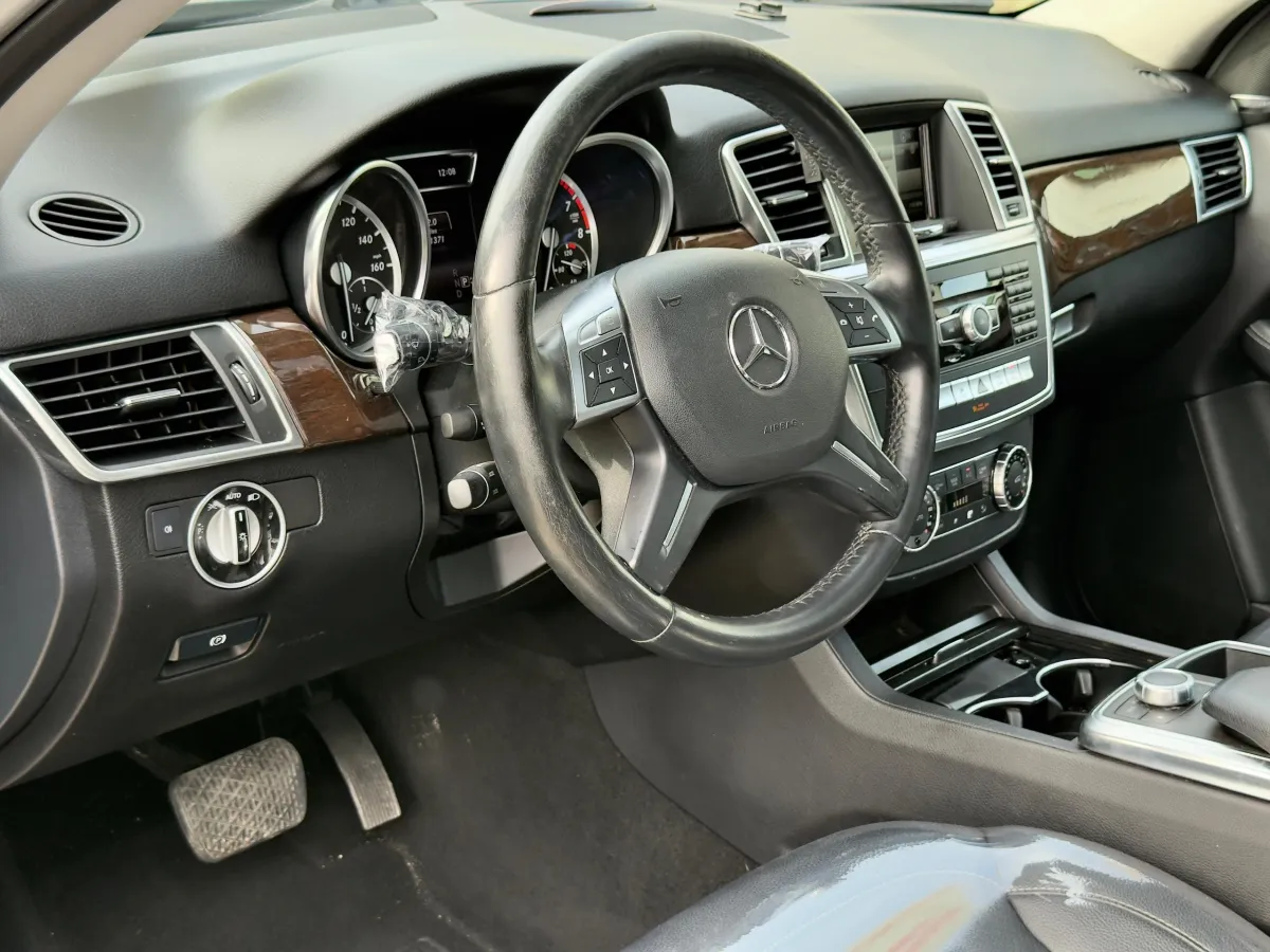 Foreign Used Mercedes Benz ML350 2015 Full Option with pano, 350 camera an - Image 4