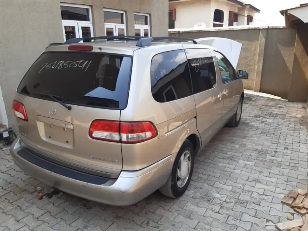 Nigeria used Toyota sienna - Image 1
