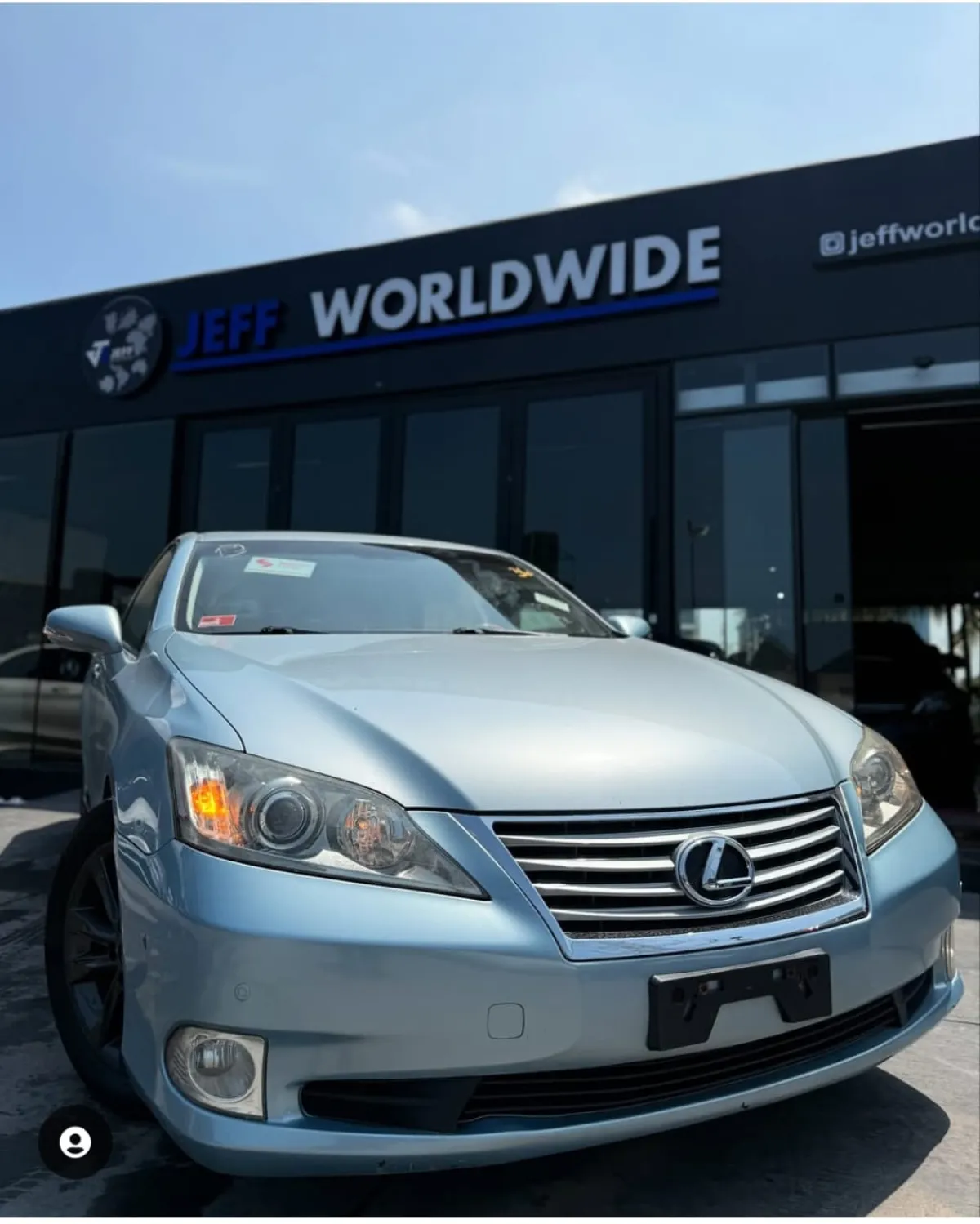 clean Lexus ES 350 model - Image 3