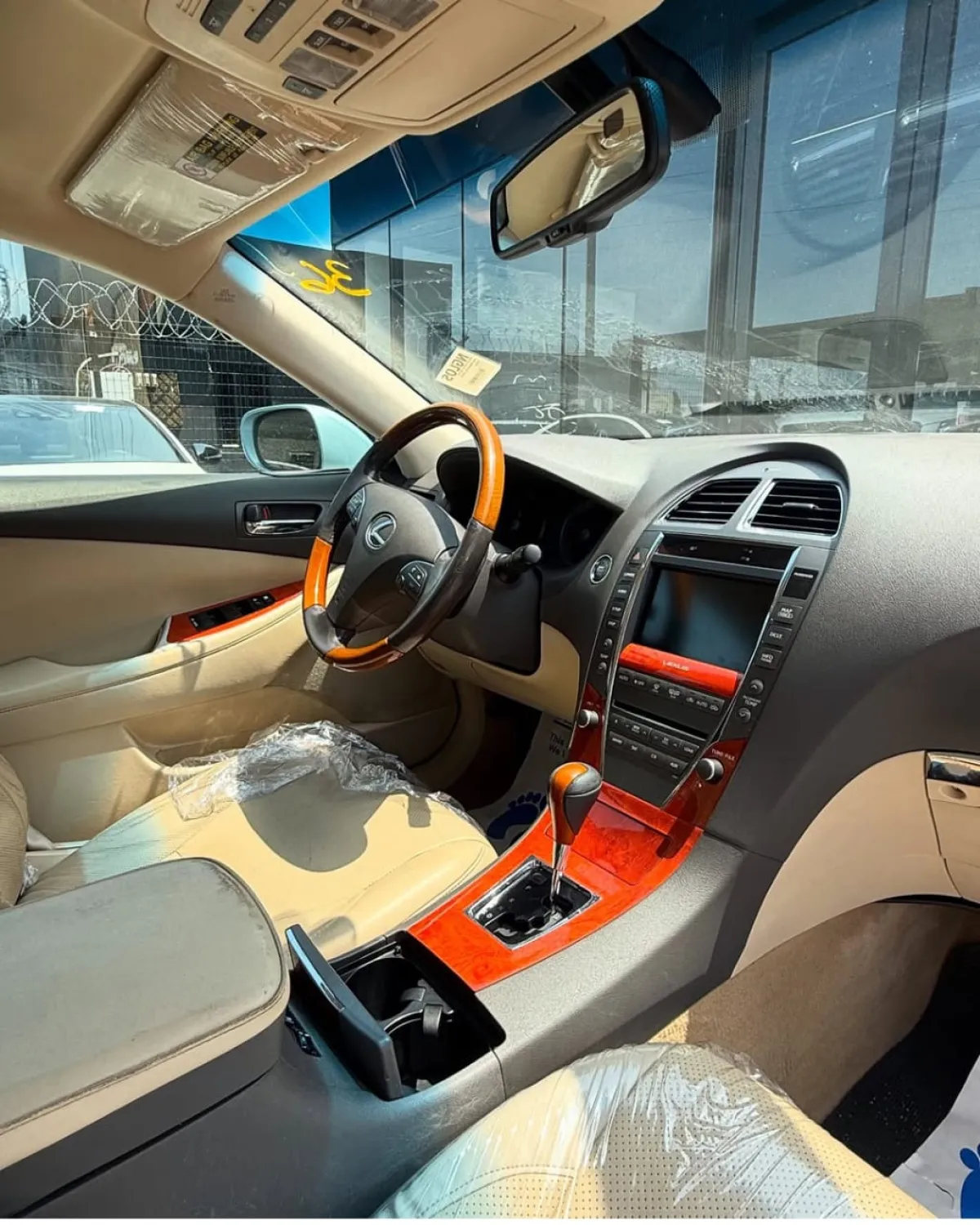 clean Lexus ES 350 model - Image 9
