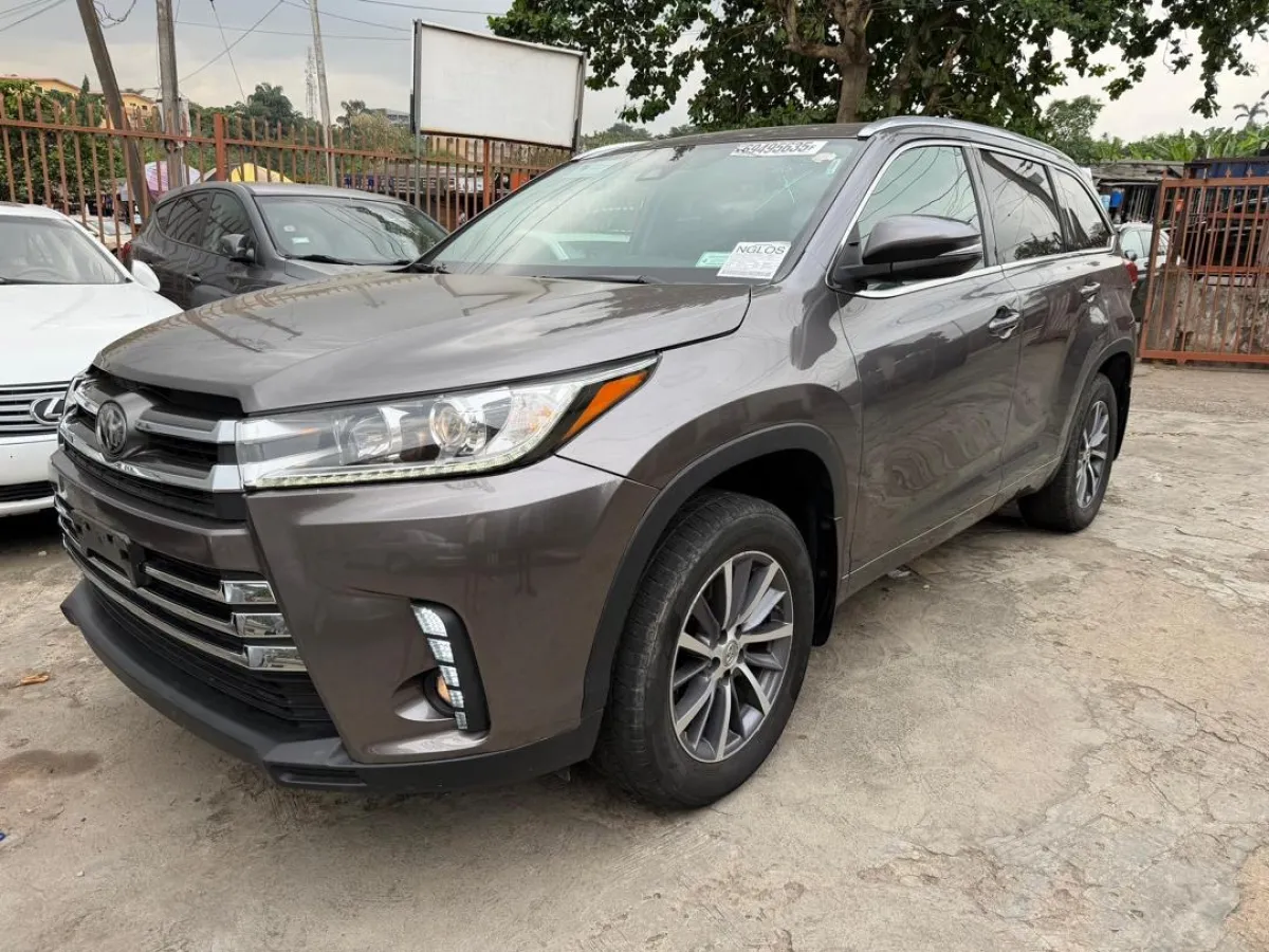 2018 Toyota Highlander XLE Distress Sales - Image 2