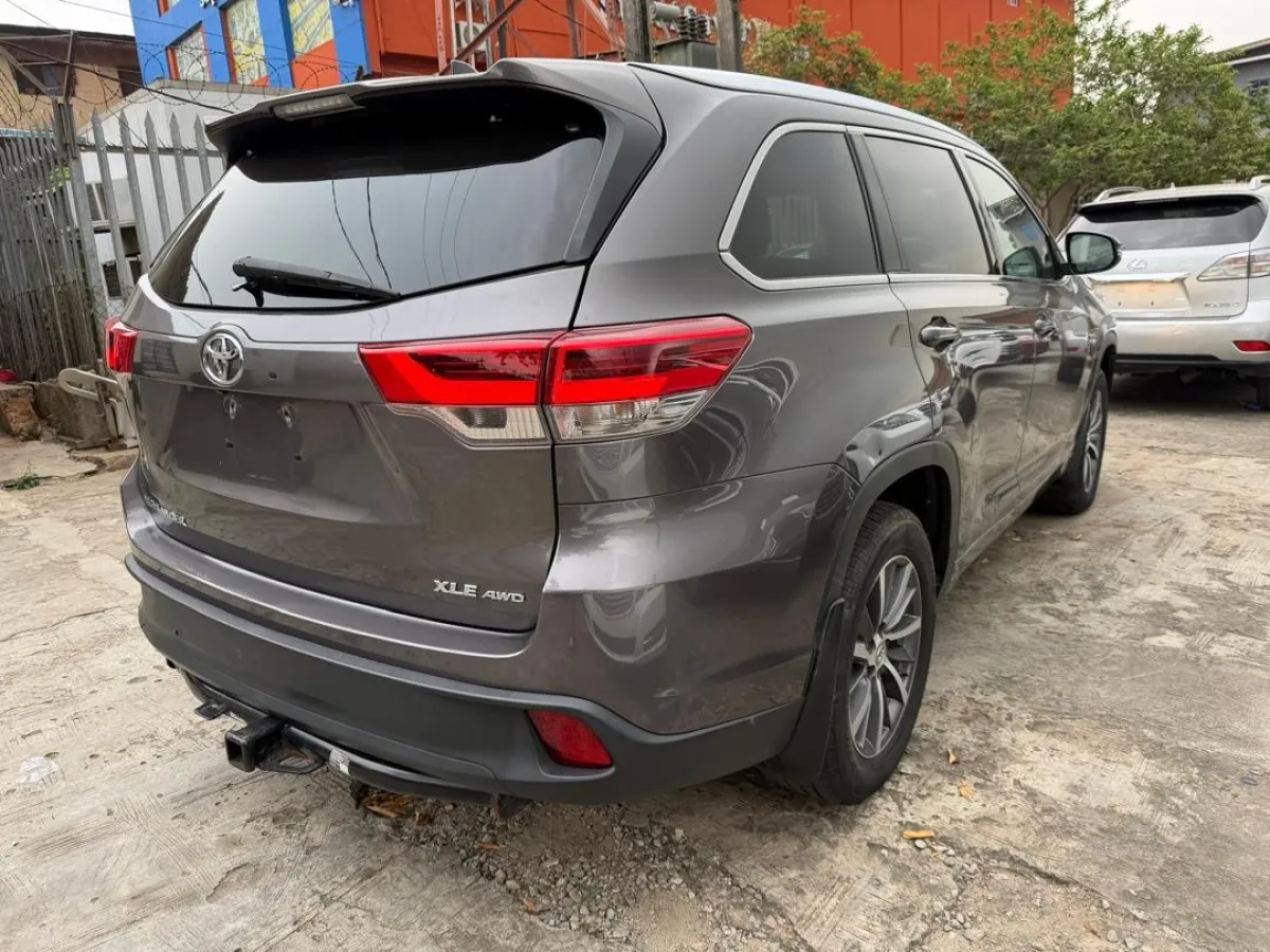 2018 Toyota Highlander XLE Distress Sales - Image 4