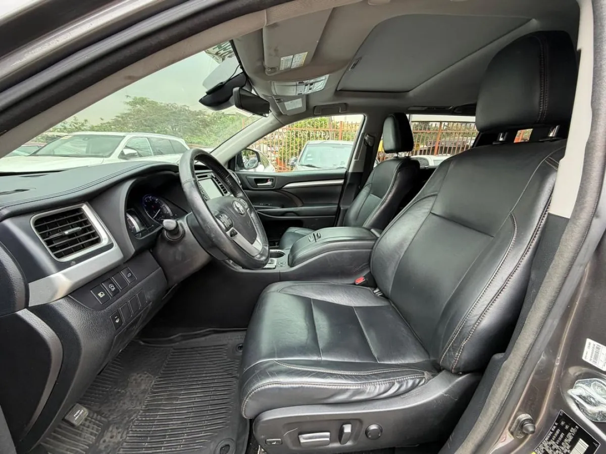 2018 Toyota Highlander XLE Distress Sales - Image 6