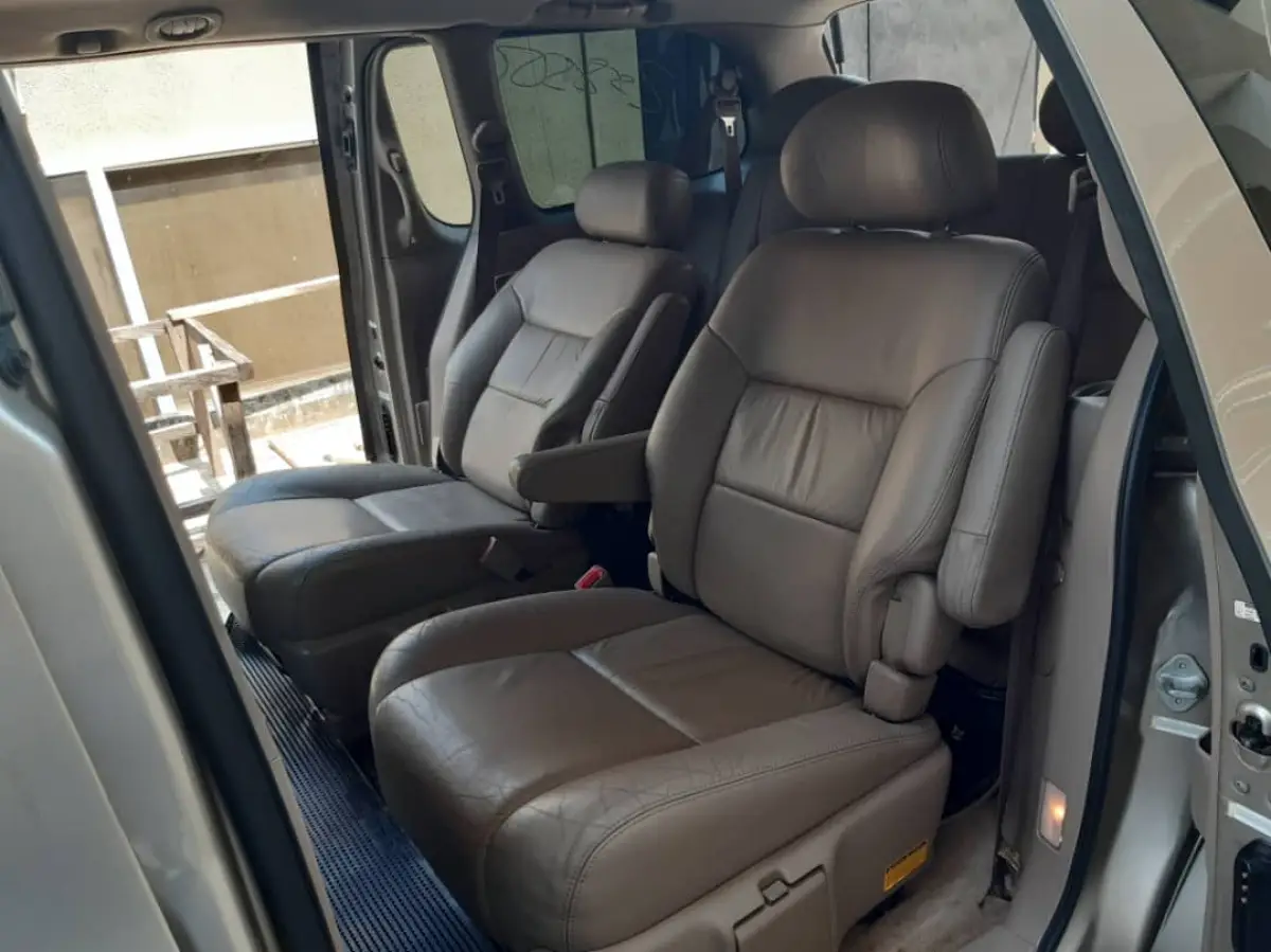 Nigeria used Toyota sienna - Image 4